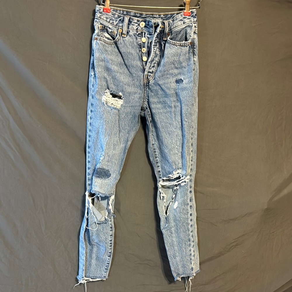 Old Navy Distressed Ankle Jeans in Light Blue